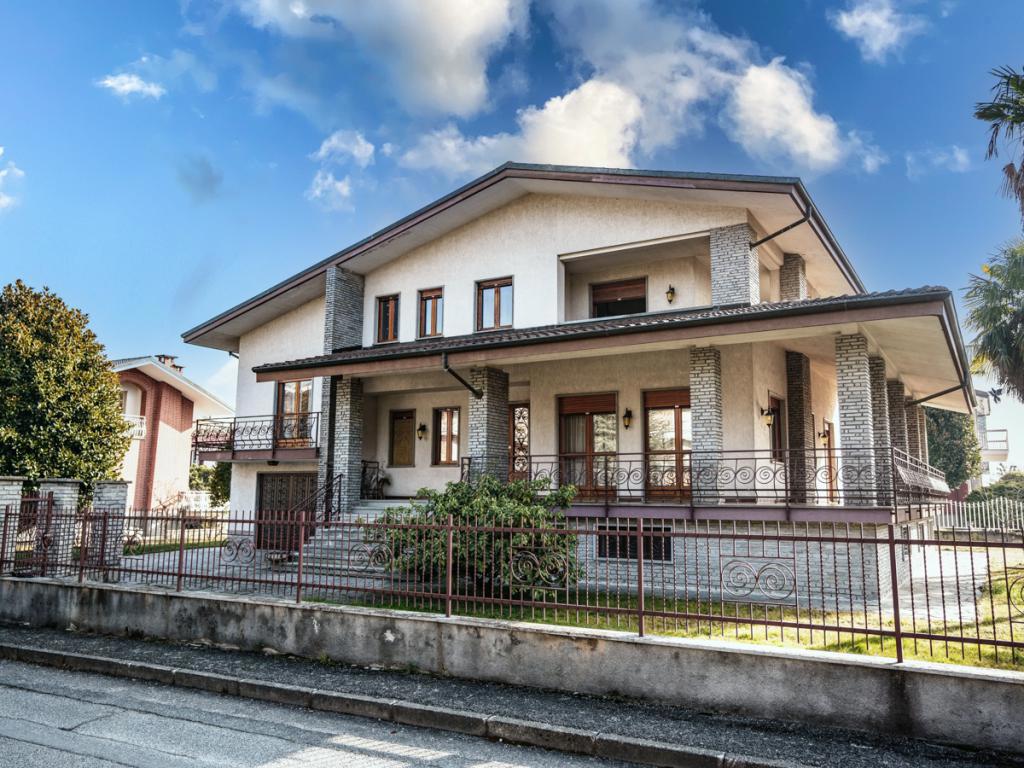 Foto 1 di 21 - Villa a schiera in vendita a Bricherasio