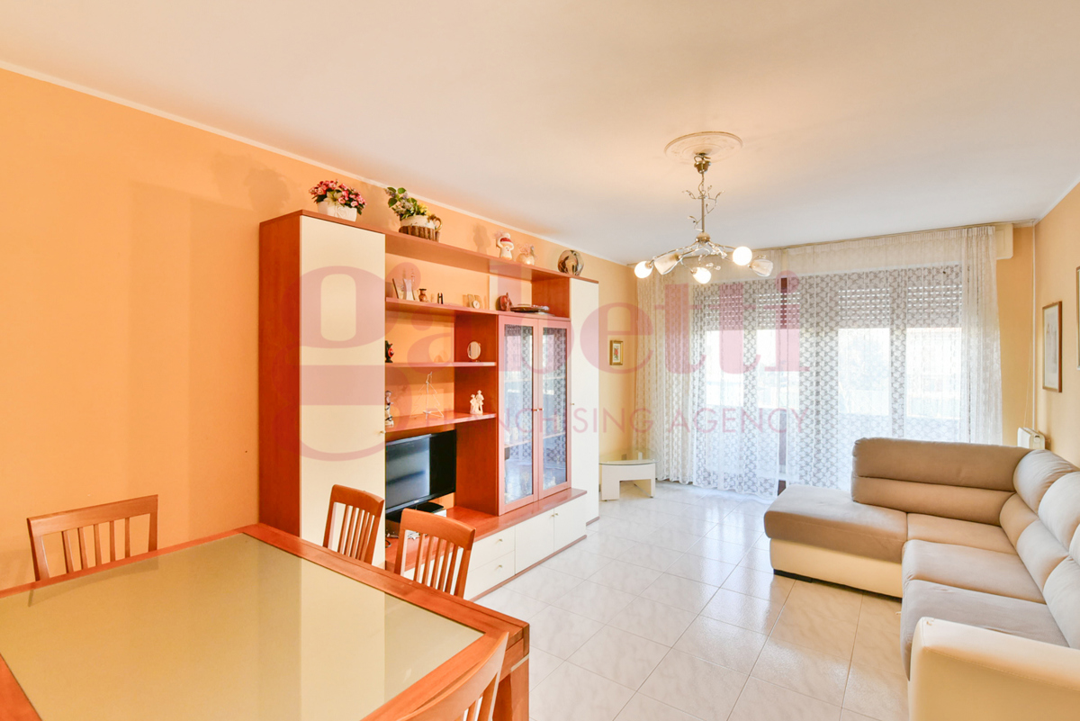 Foto 3 di 24 - Appartamento in vendita a Mariano Comense