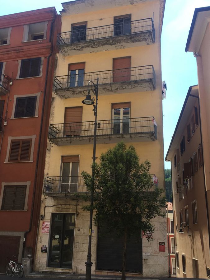 Foto 1 di 1 - Negozio in affitto a Avellino
