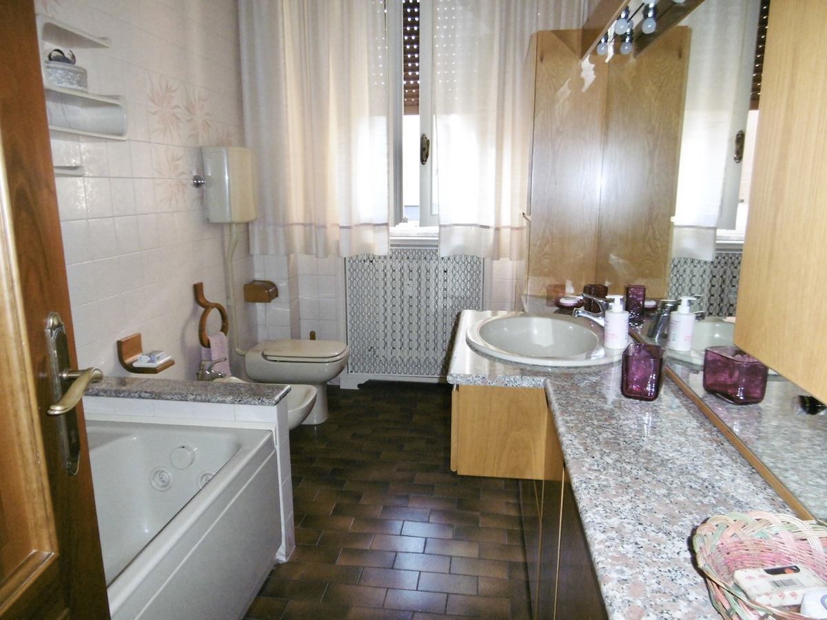 Foto 10 di 20 - Appartamento in affitto a Parma