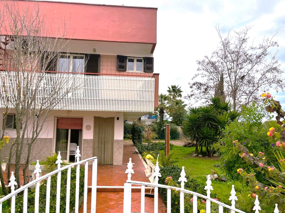Foto 1 di 13 - Villa in vendita a Manfredonia