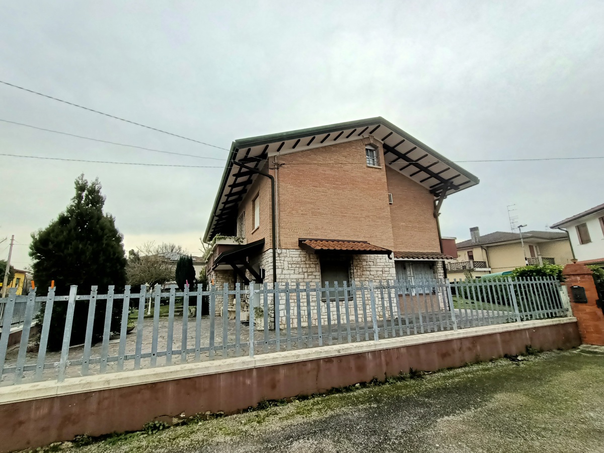 Foto 5 di 22 - Villa in vendita a Adria