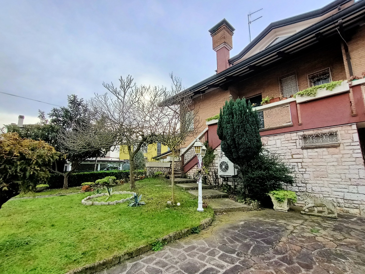 Foto 3 di 22 - Villa in vendita a Adria