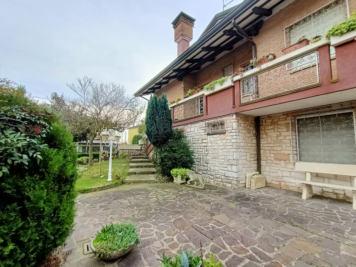 Foto 2 di 22 - Villa in vendita a Adria