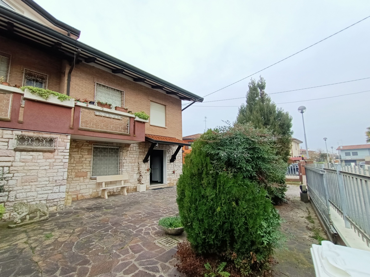 Foto 4 di 22 - Villa in vendita a Adria