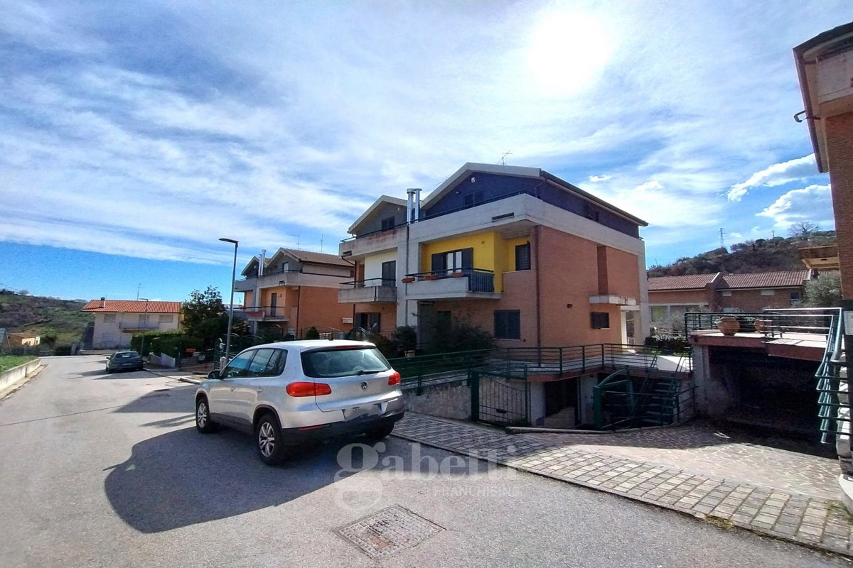 Foto 1 di 38 - Villa a schiera in vendita a Mirabello Sannitico
