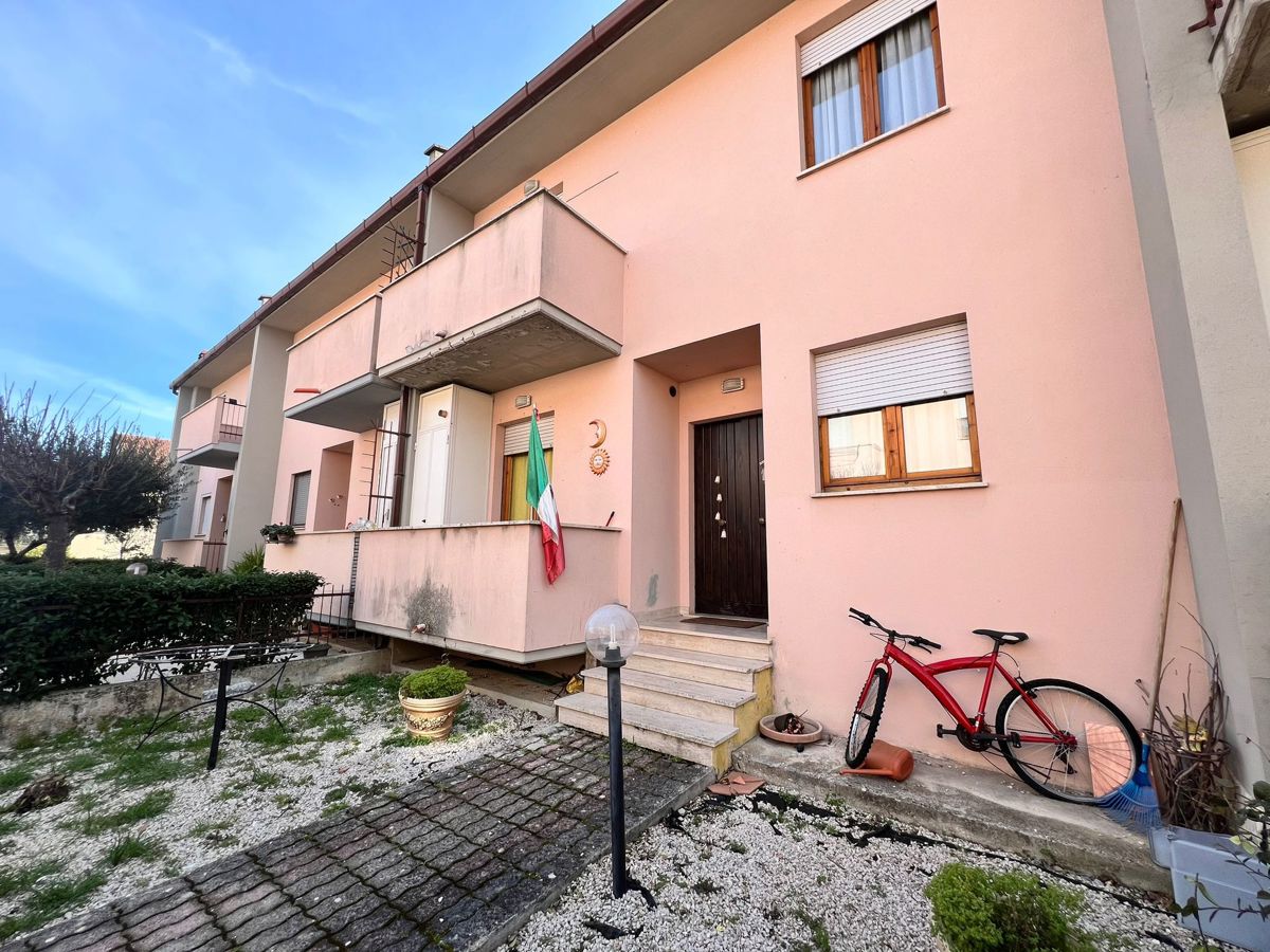 Foto 2 di 22 - Villa a schiera in vendita a Spoleto
