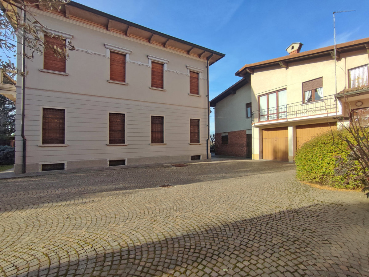 Foto 12 di 27 - Casa indipendente in vendita a Varallo Pombia