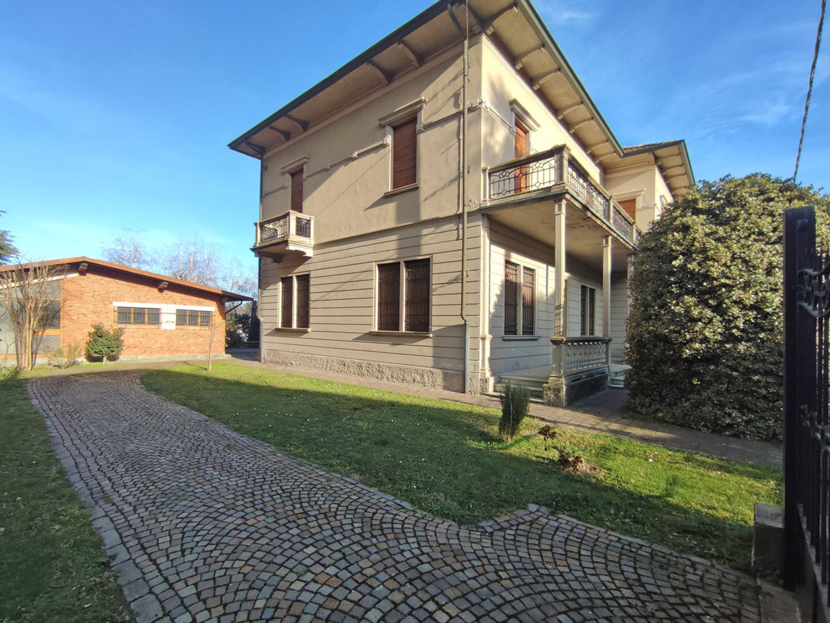 Foto 2 di 27 - Casa indipendente in vendita a Varallo Pombia