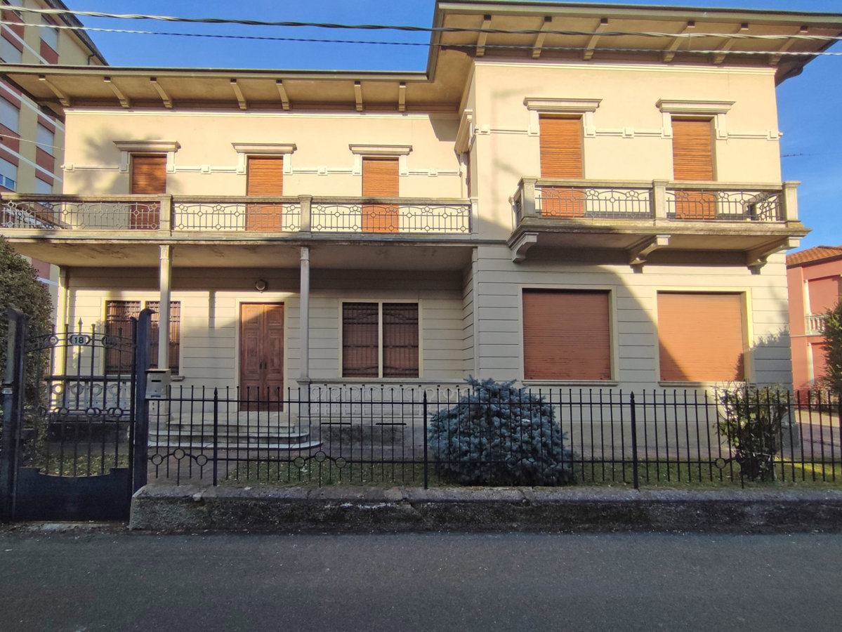 Foto 11 di 27 - Casa indipendente in vendita a Varallo Pombia