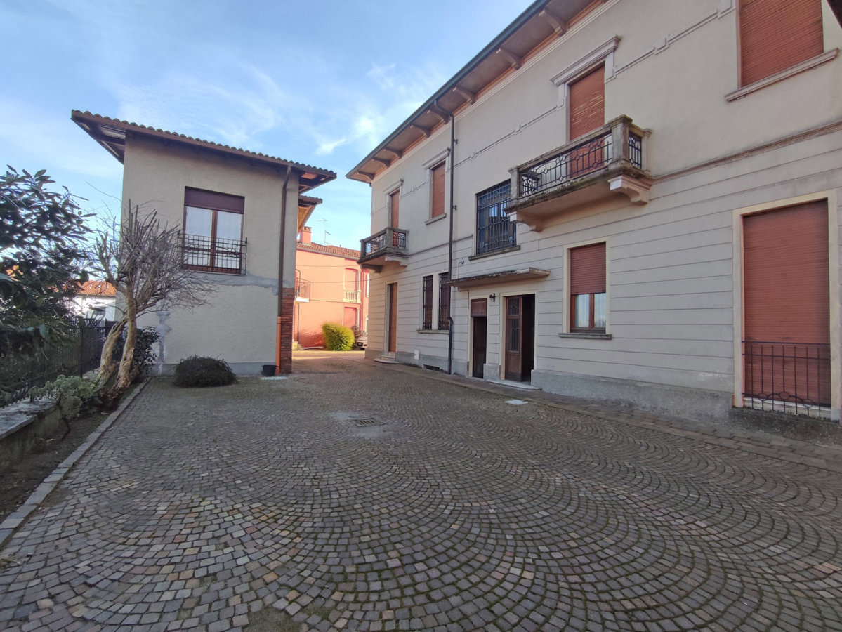 Foto 5 di 27 - Casa indipendente in vendita a Varallo Pombia