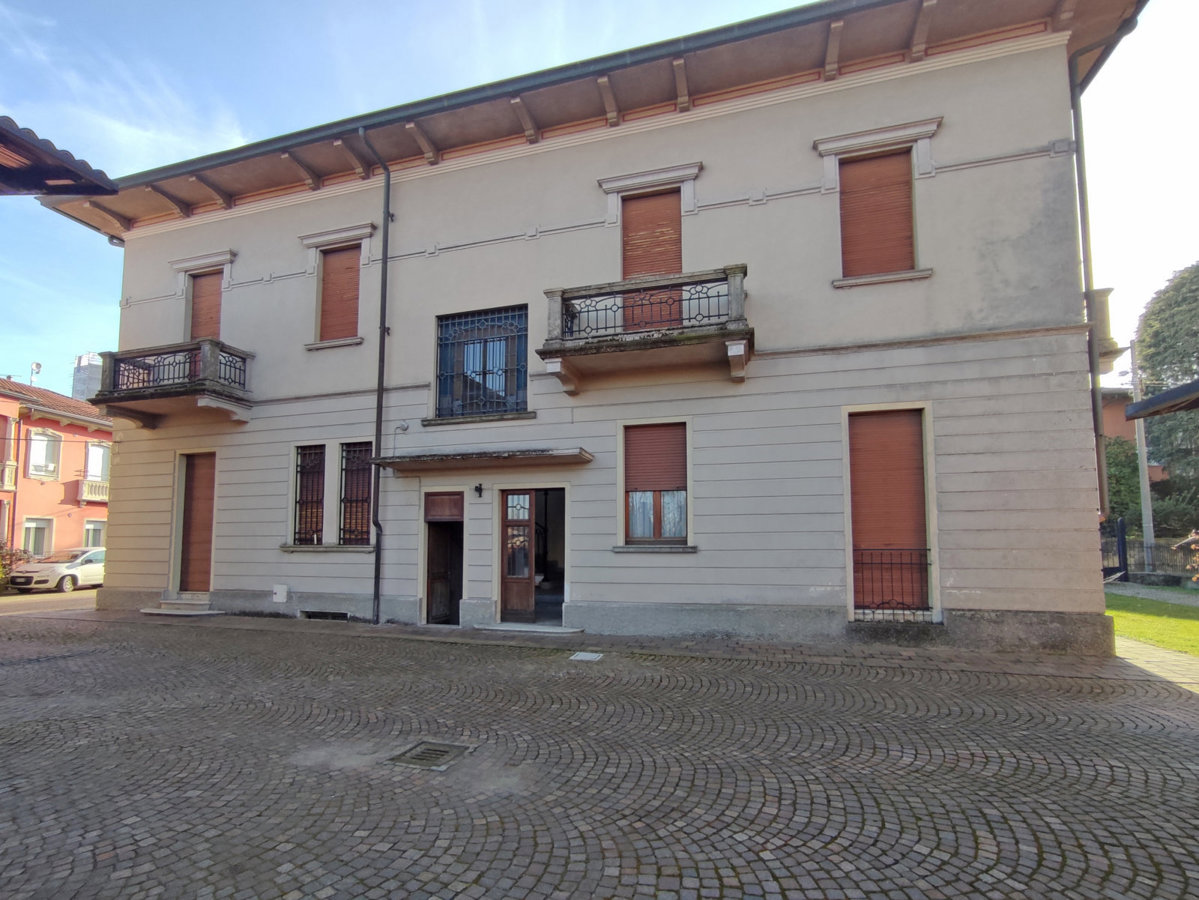 Foto 4 di 27 - Casa indipendente in vendita a Varallo Pombia