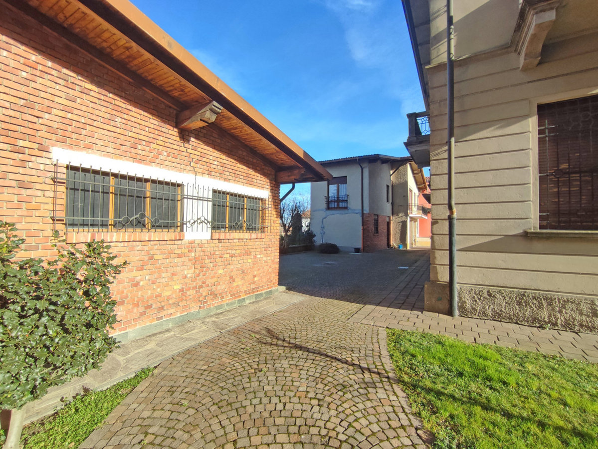 Foto 13 di 27 - Casa indipendente in vendita a Varallo Pombia