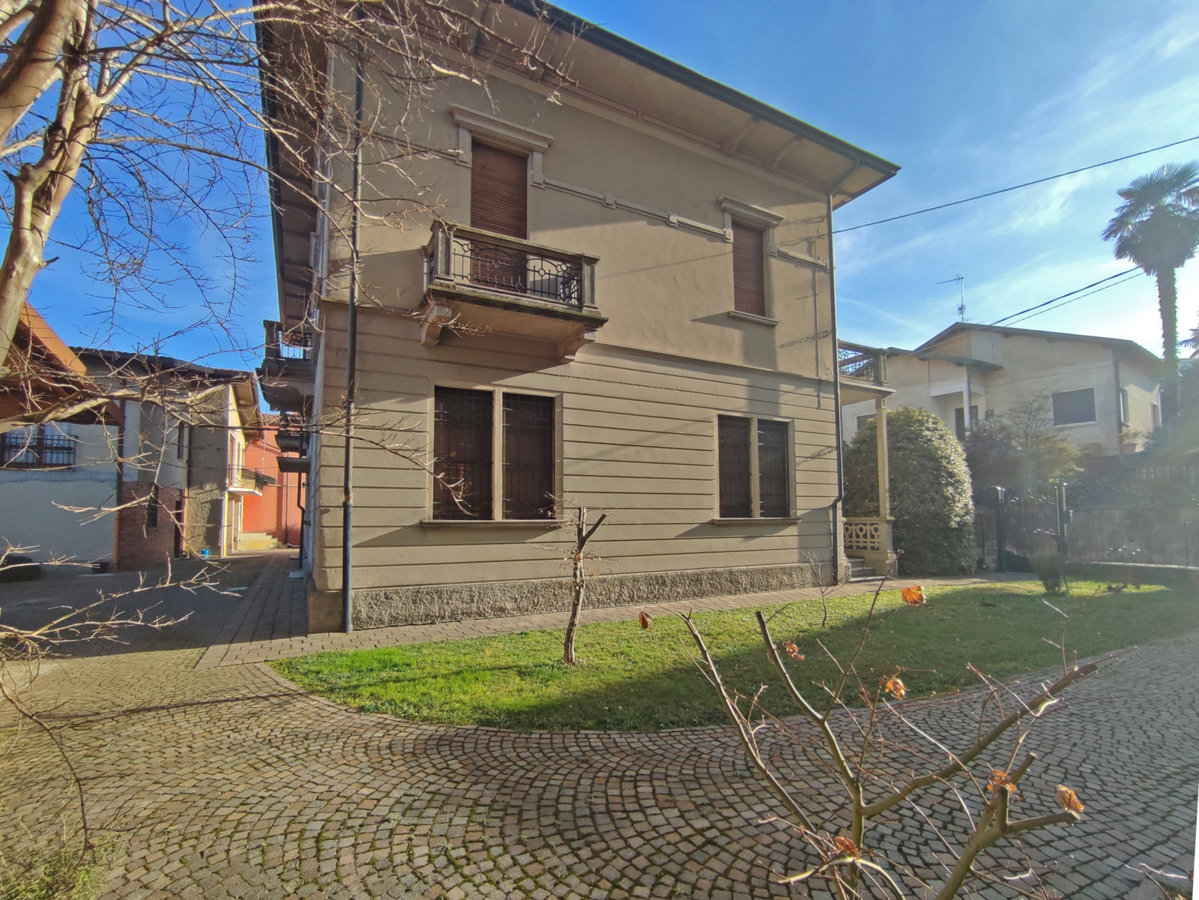 Foto 6 di 27 - Casa indipendente in vendita a Varallo Pombia
