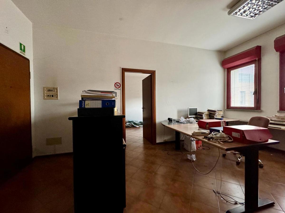 Foto 30 di 33 - Ufficio in vendita a Cremona