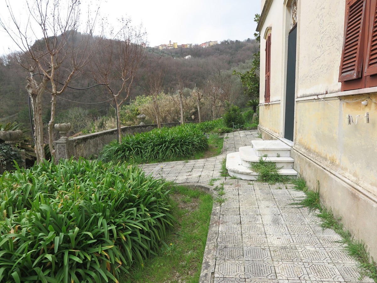Foto 1 di 29 - Villa in vendita a Lerici