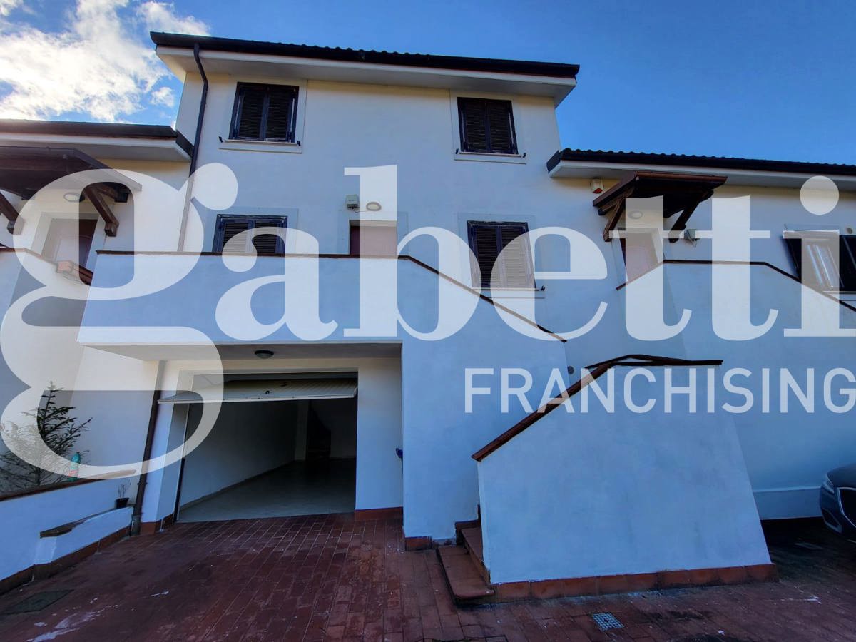 Foto 1 di 27 - Villa a schiera in vendita a Foligno