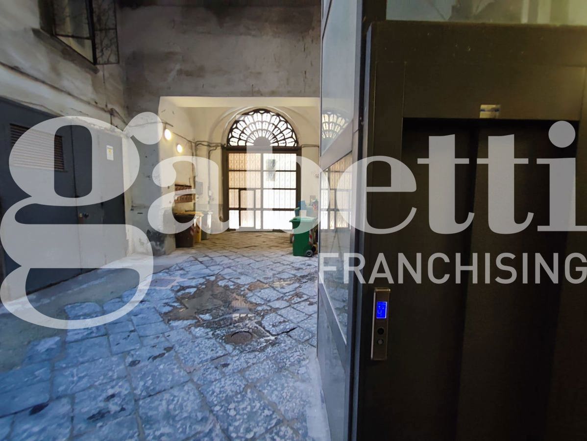 Foto 3 di 32 - Appartamento in vendita a Napoli
