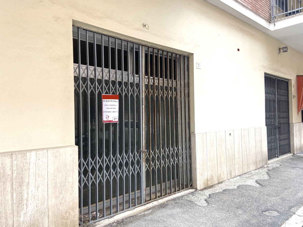 Foto 4 di 4 - Negozio in vendita a Terracina