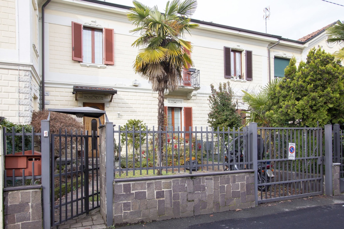 Foto 1 di 47 - Villa in vendita a Cusano Milanino