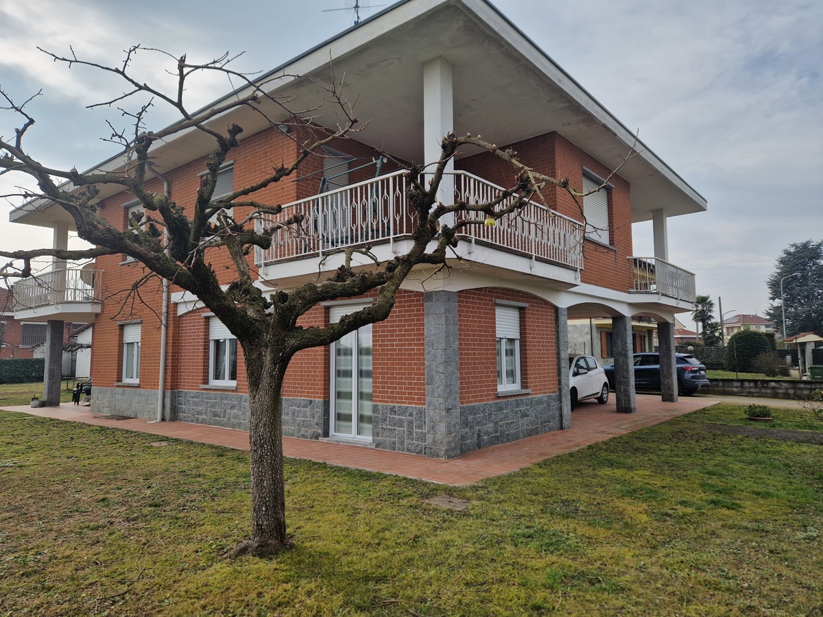 Foto 1 di 32 - Villa a schiera in vendita a Moncalieri