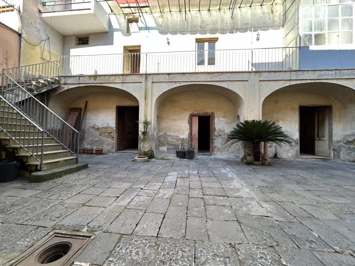 Foto 4 di 25 - Palazzo o stabile in vendita a Crispano