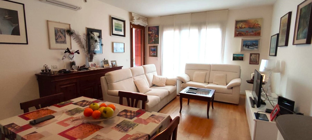 Foto 1 di 21 - Appartamento in vendita a Siziano