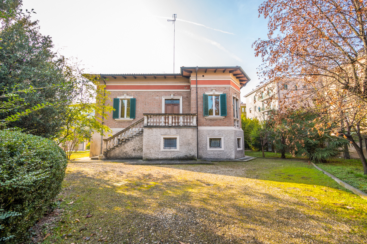 Foto 22 di 28 - Villa in vendita a Modena