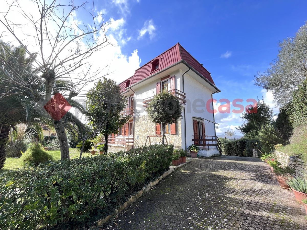 Foto 3 di 30 - Villa in vendita a Crespina Lorenzana