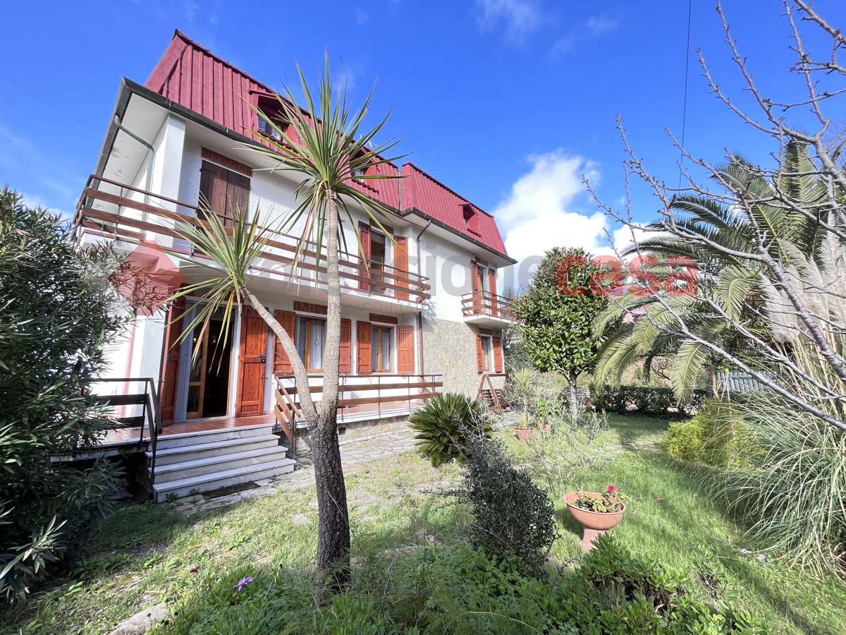 Foto 1 di 30 - Villa in vendita a Crespina Lorenzana