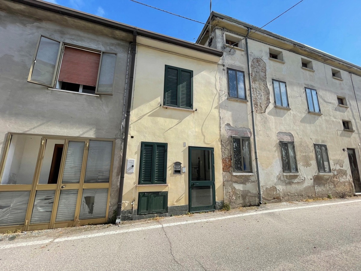 Foto 1 di 5 - Villa a schiera in vendita a Legnago