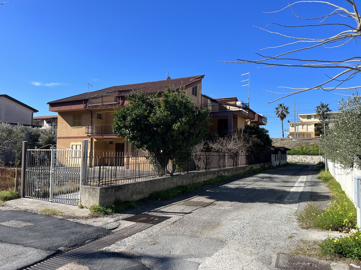 Foto 1 di 50 - Appartamento in vendita a Falconara Albanese