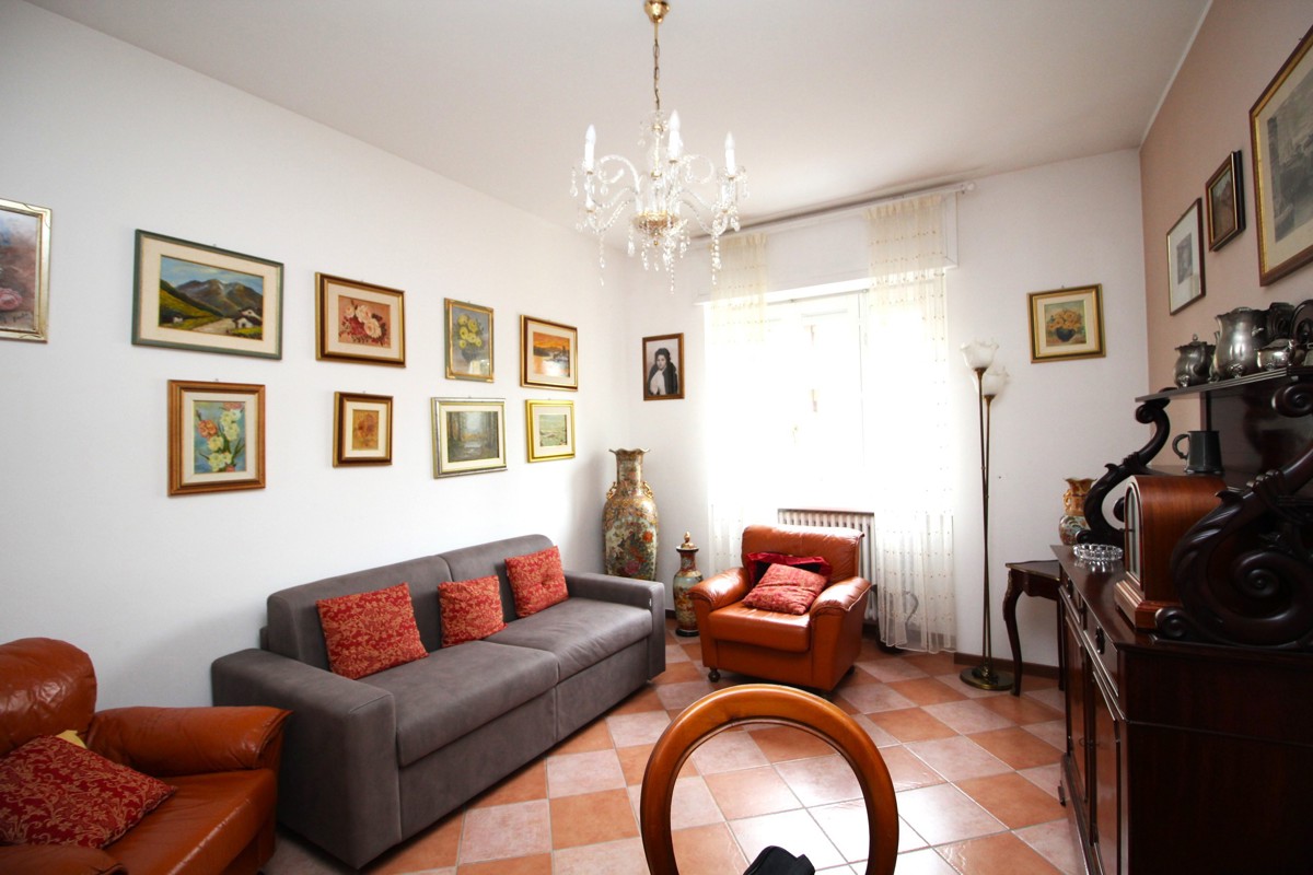 Foto 3 di 24 - Appartamento in vendita a Legnano