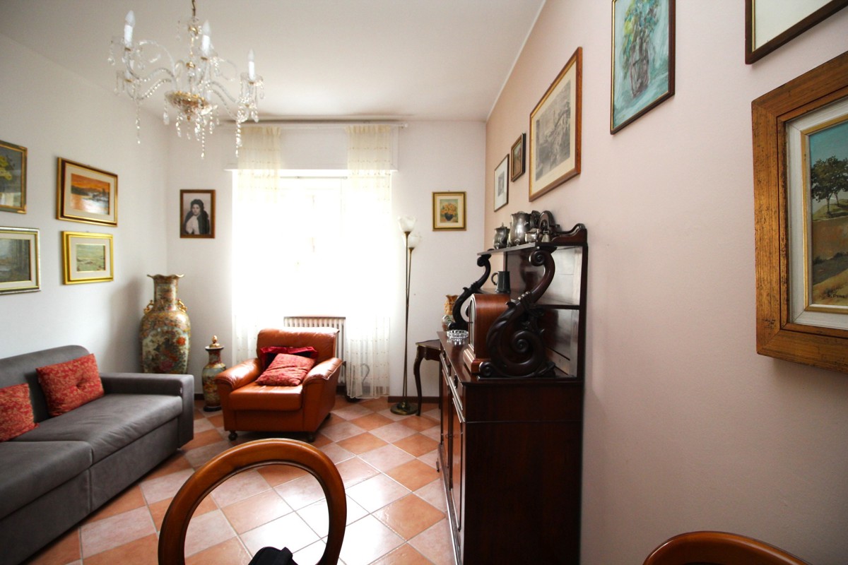 Foto 2 di 24 - Appartamento in vendita a Legnano
