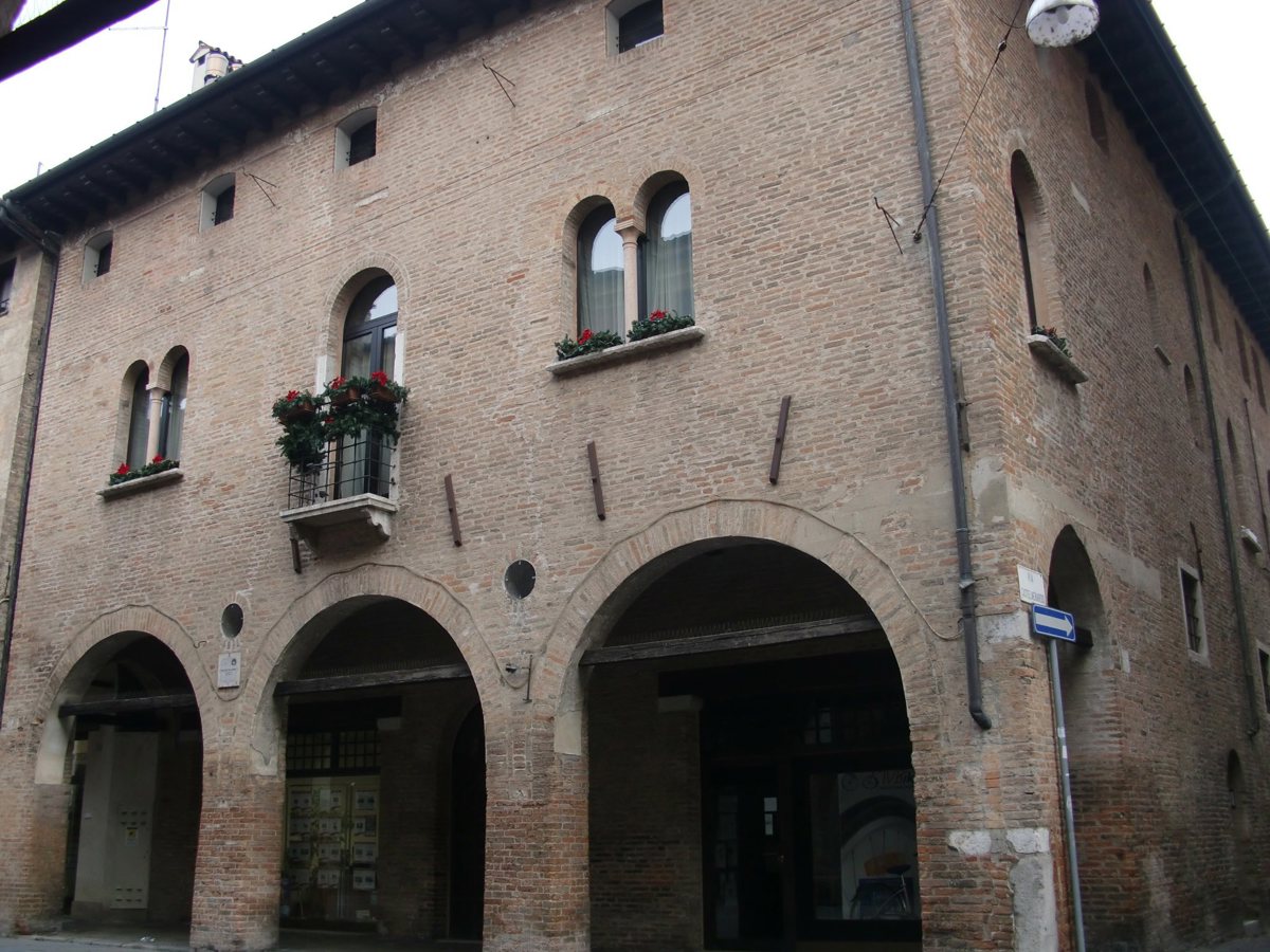 Foto 4 di 8 - Negozio in affitto a Treviso