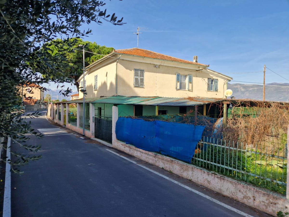 Foto 3 di 3 - Casa indipendente in vendita a Albenga