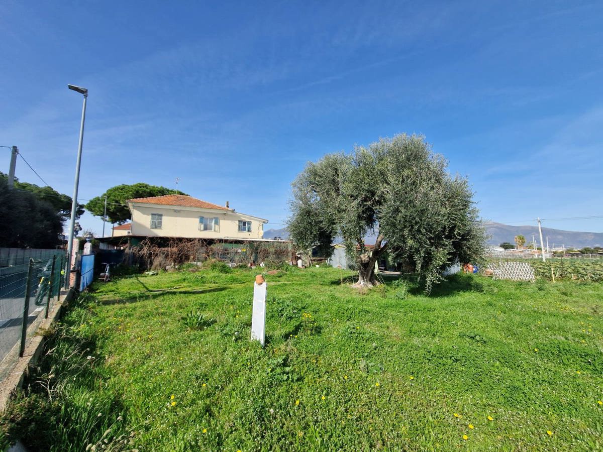 Foto 2 di 3 - Casa indipendente in vendita a Albenga