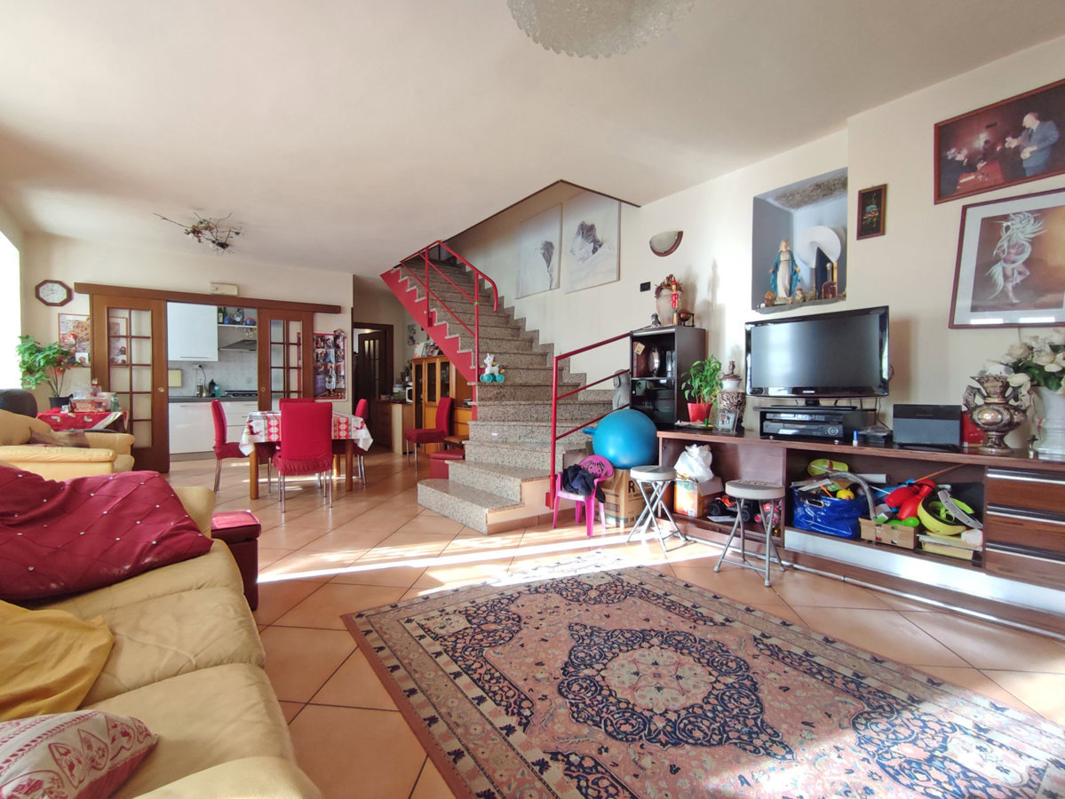 Foto 4 di 24 - Casa indipendente in vendita a Invorio