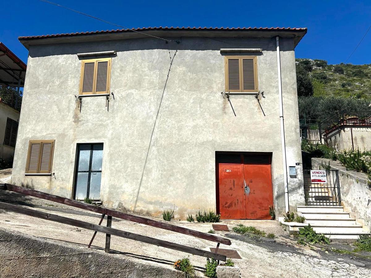 Palazzo in vendita a Terracina (LT)