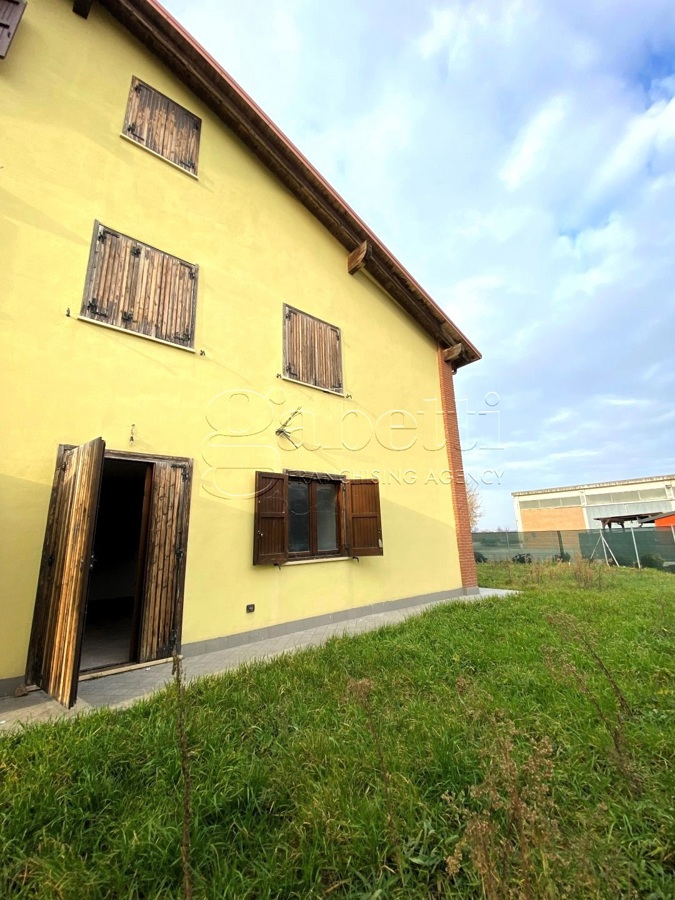 Foto 12 di 15 - Villa a schiera in vendita a Ferrara