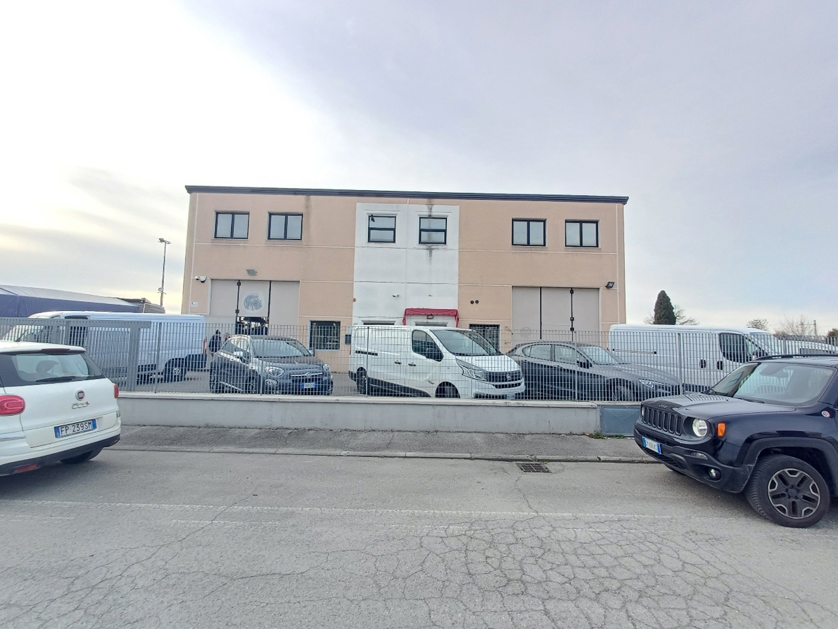 Foto 1 di 7 - Ufficio in vendita a Bastia Umbra