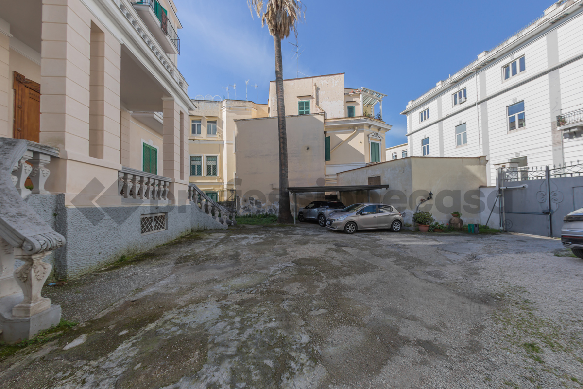 Foto 34 di 39 - Appartamento in vendita a Portici