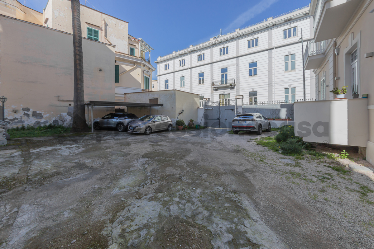 Foto 33 di 39 - Appartamento in vendita a Portici