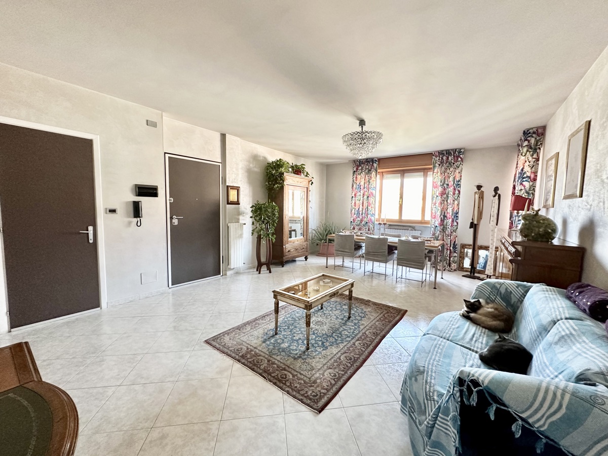 Foto 3 di 35 - Appartamento in vendita a Grugliasco