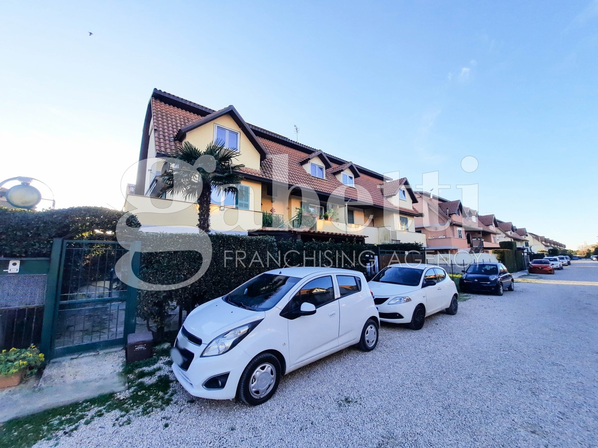 Foto 2 di 21 - Villa a schiera in vendita a Giugliano in Campania