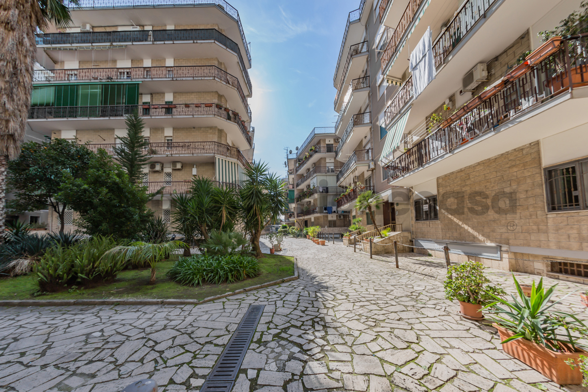 Foto 36 di 38 - Appartamento in vendita a Portici