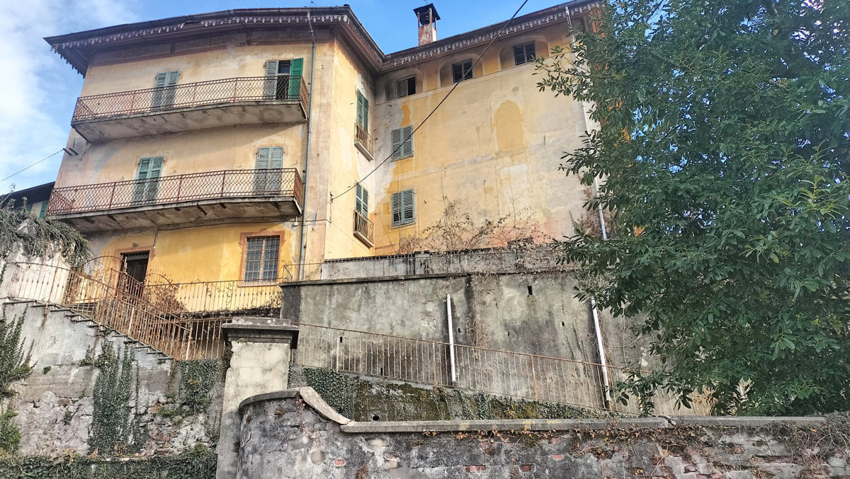 Foto 6 di 42 - Palazzo o stabile in vendita a Varallo