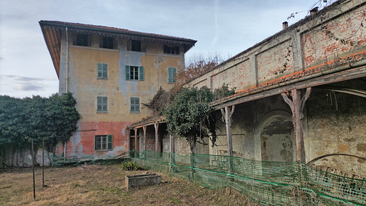 Foto 33 di 42 - Palazzo o stabile in vendita a Varallo