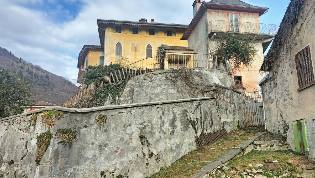 Foto 5 di 42 - Palazzo o stabile in vendita a Varallo