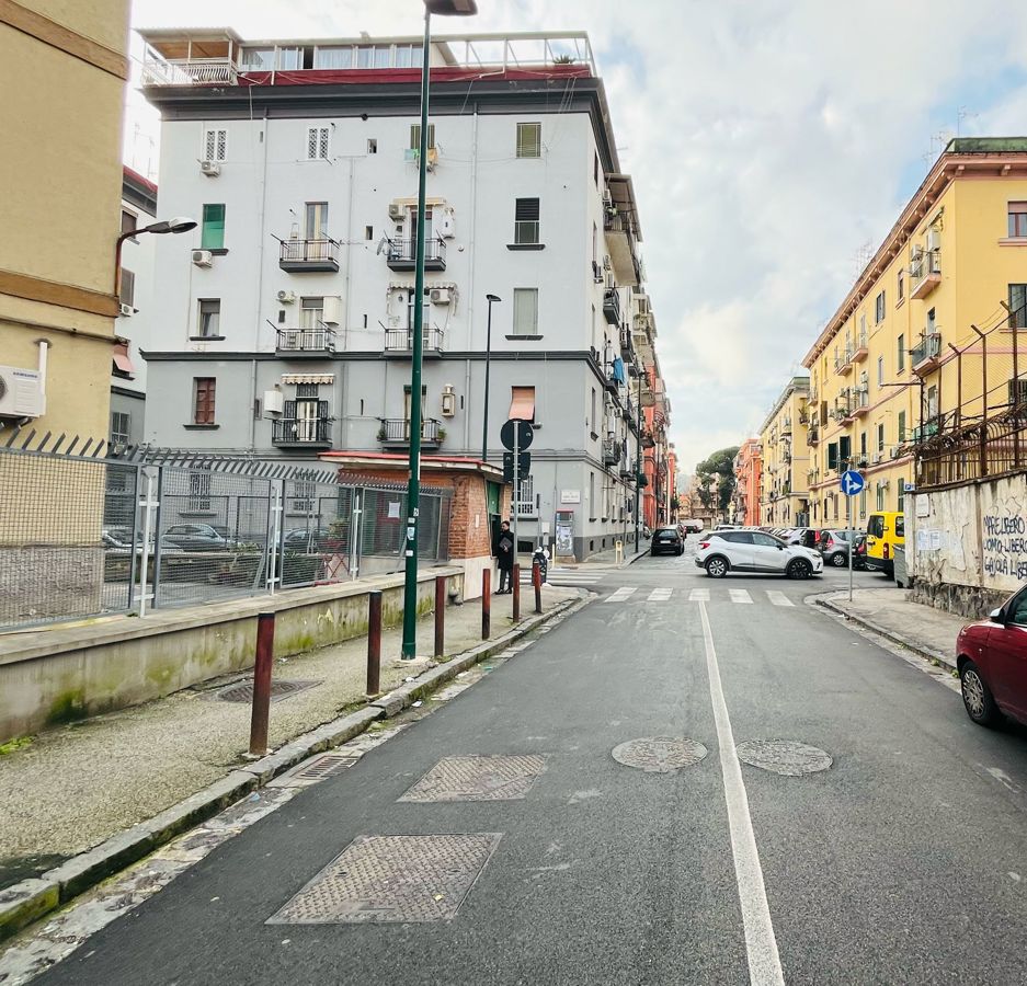 Foto 17 di 18 - Appartamento in vendita a Napoli